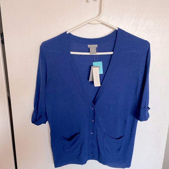 Ann Taylor Lightweight V-Neck Button Sweater - Size M - Picture 3 of 12